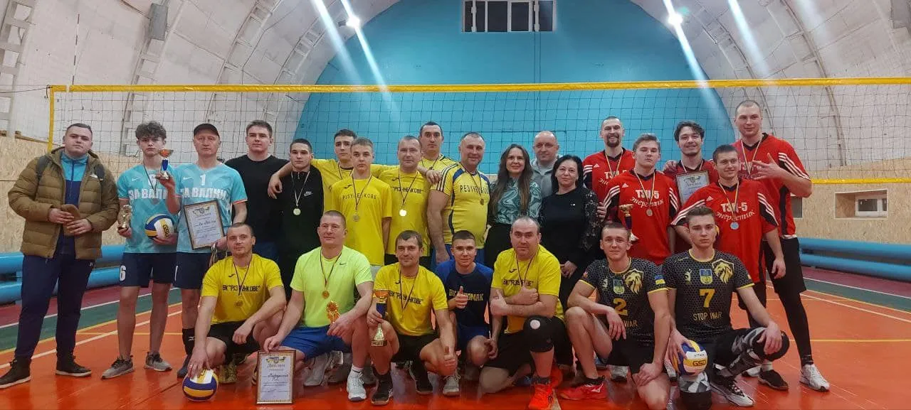 Фото Солоницівської селищної ради Відкритий турнір з волейболу з нагоди Дня енергетика в Солоницівській громади пройшов за участі спортсменів із Валок.