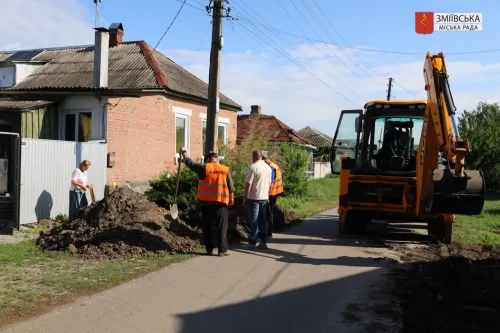 У Змієві допомогли матері загиблого захисника відновити водопостачання до будинку на порталі Gromada Group