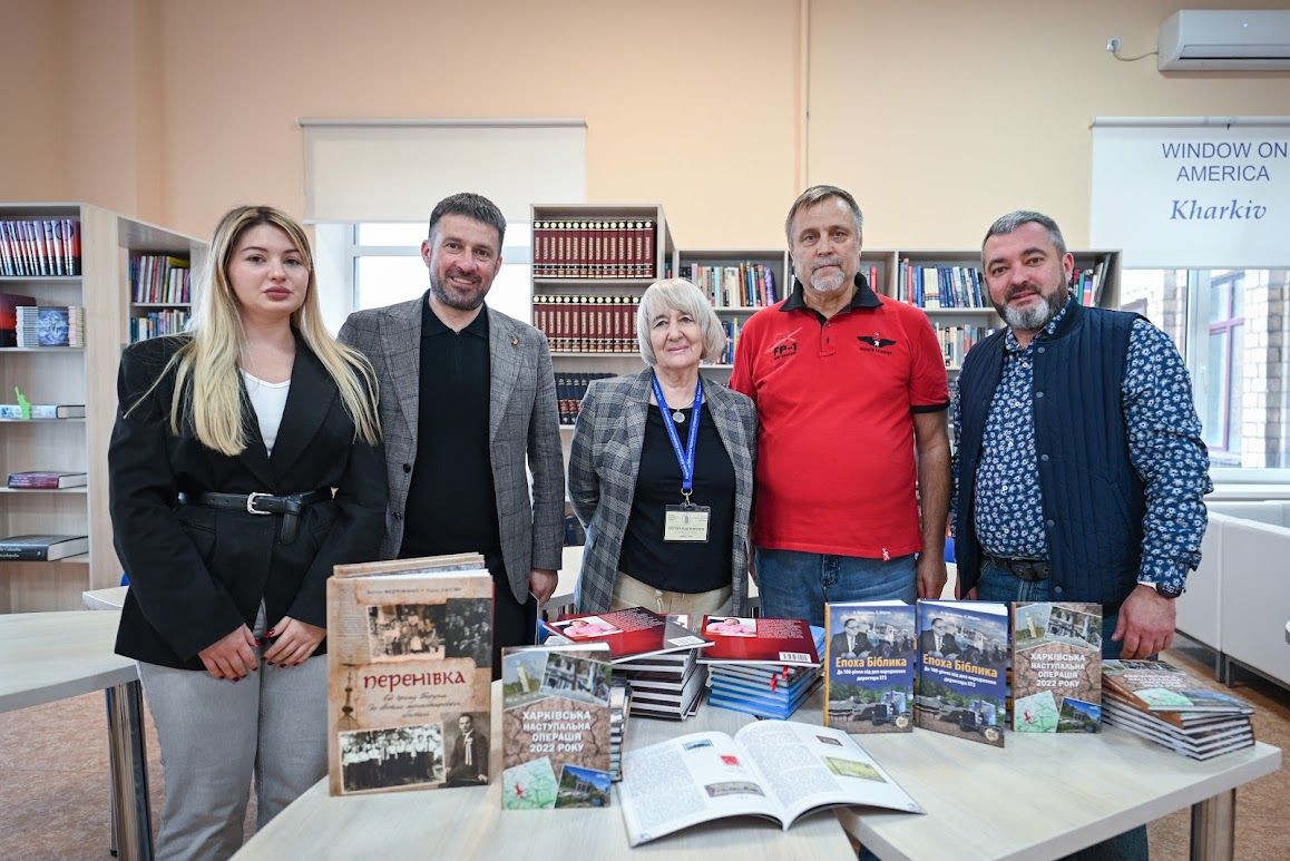Наука як зброя і майбутнє: професор Олександр Кривоконь провів відкриту лекцію для каразінців - фото 3