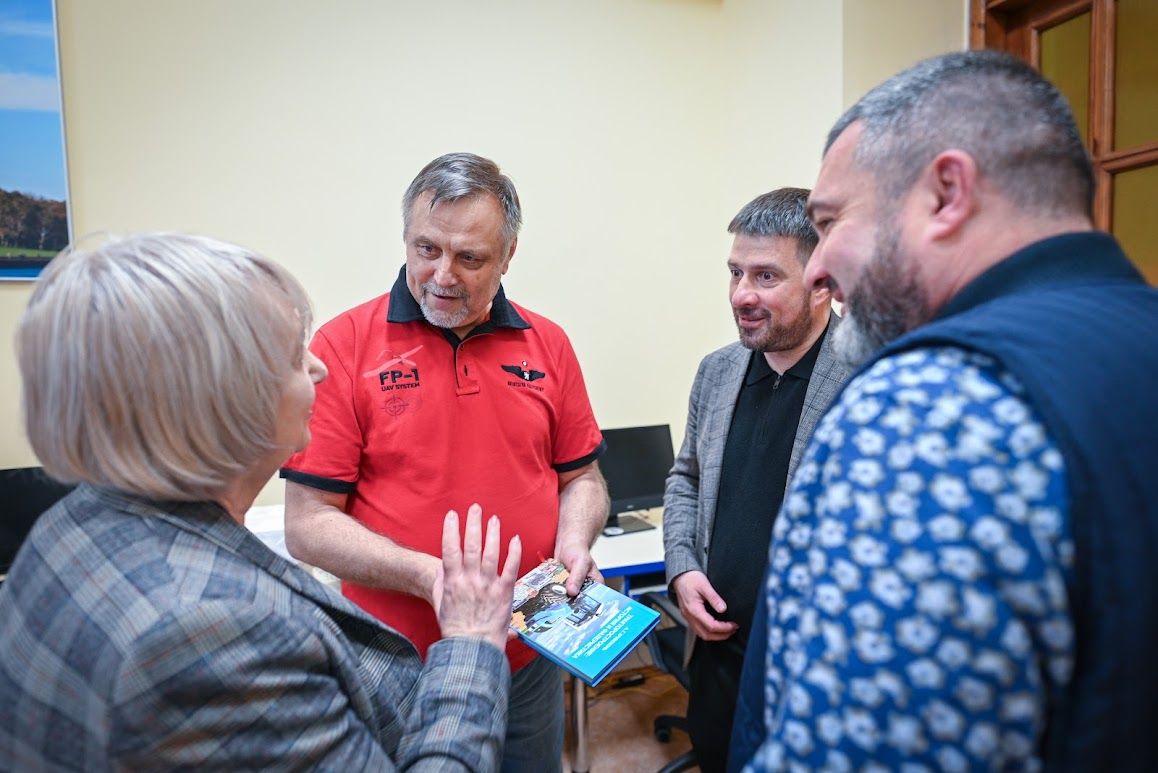 Наука як зброя і майбутнє: професор Олександр Кривоконь провів відкриту лекцію для каразінців - фото 5