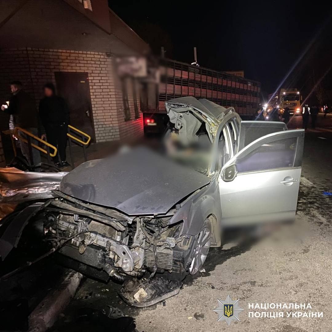 На Харківщині в ДТП загинули двоє дорослих, травмувався 9-річний хлопчик - фото 1