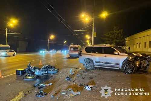 У Харкові Toyota зіткнулася з мотоциклом: водій загинув, пасажирка в лікарні на порталі Gromada Group