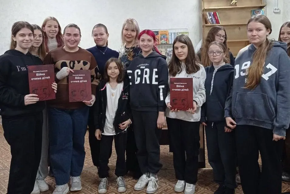 Фото: Управління Культури Ізюмської Міської Ради "Війна очима дітей" - книгу з такою назвою презентували в Ізюмі на порталі Gromada Group