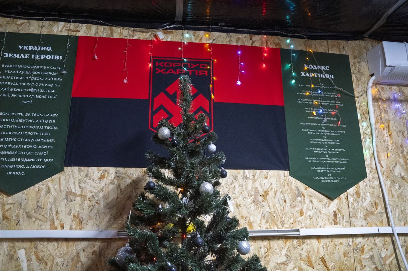 Фото: Сергій Окунєв / NV Різдво у північних лісах під Липцями: у фоторепортажі NV показали, як «Хартія» готувалась до свята на порталі Gromada Group