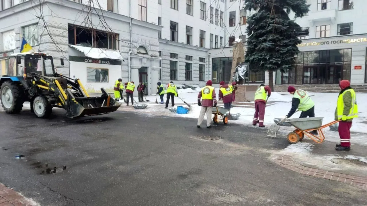 Фото з відкритих джерел У Харкові усувають наслідки дронової атаки РФ: постраждало середмістя та Салтівка - ФОТО) на порталі Gromada Group
