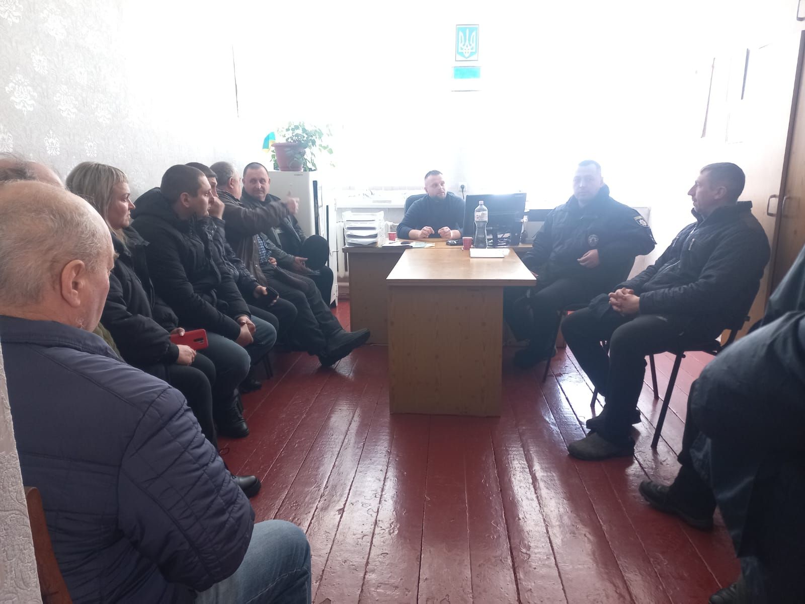 Світлина: Сахновщина Поліція, фейсбук Начальник поліції зустрівся з мешканцями села Дубові Гряди на порталі Gromada Group