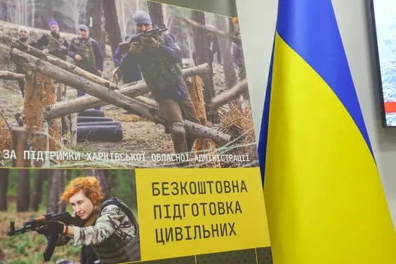 У межах підготовки до національного спротиву цивільні опановують алгоритми порятунку поранених Домедична допомога в умовах бойових дій є одним із ключових напрямів підготовки цивільного населення. Саме тому інструктори «Обласного центру підготовки населення до національного спротиву» приділяють особливу увагу формуванню практичних навичок у слухачів, які можуть врятувати життя в критичних ситуаціях.