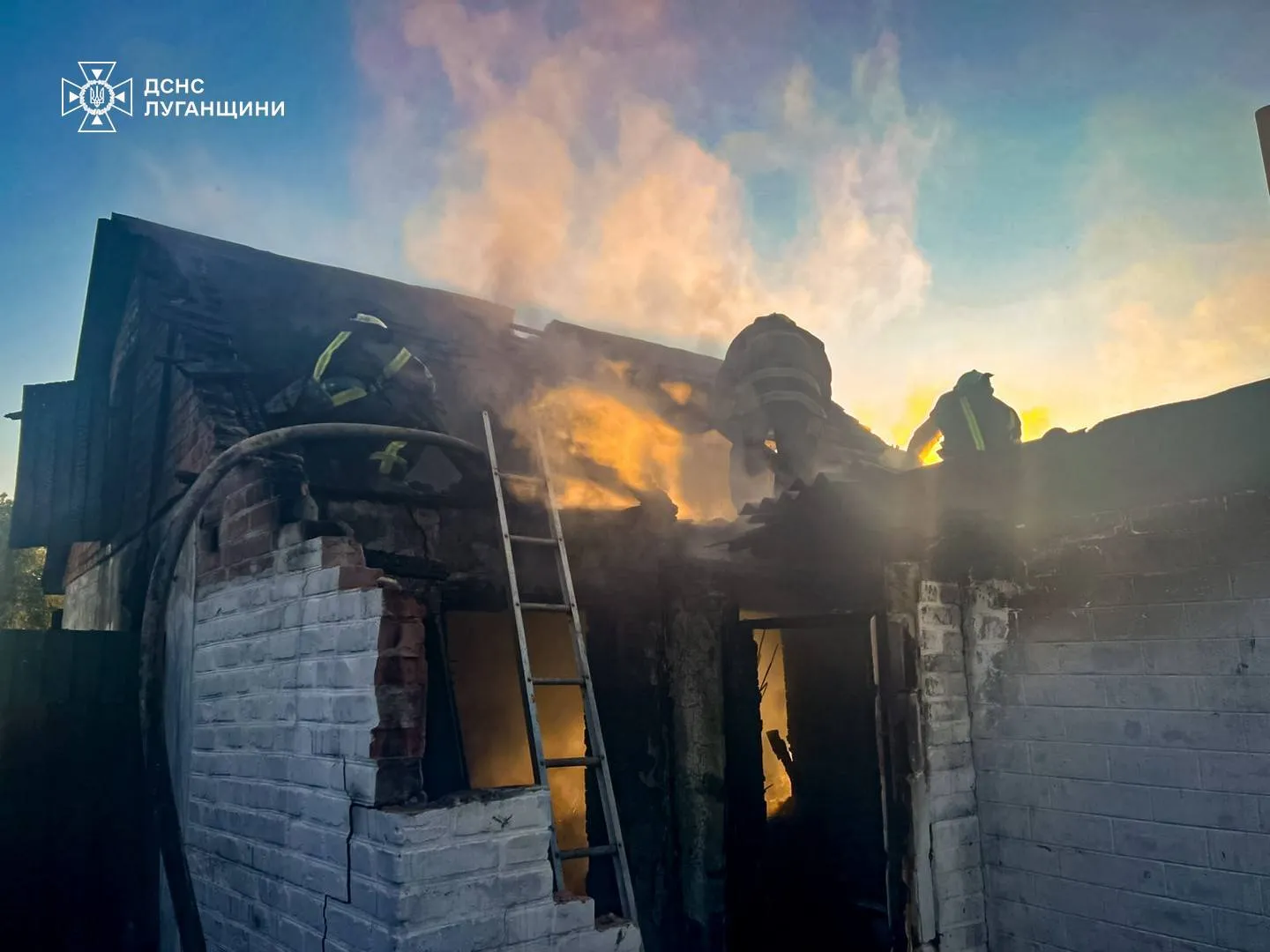 Фото: ДСНС Пожежа в Геніївці: горіла літня кухня на порталі Gromada Group