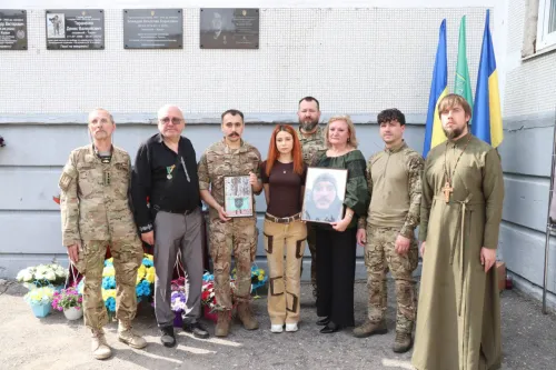 Меморіальну дошку Максиму Куніцину, який загинув у Липцях, відкрили у харківському ліцеї 162 на порталі Gromada Group