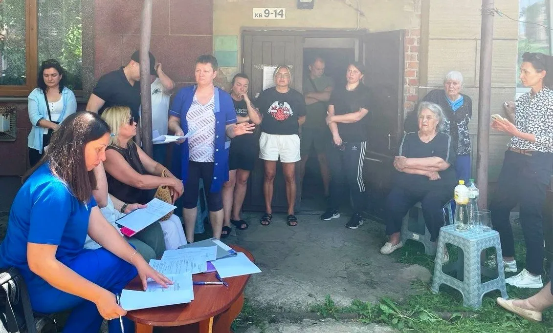 22 травня 2026 року у Валках відбулися громадські слухання щодо перейменування вулиці Музейної на честь полеглого захисника України Володимира Дорошенка. Пртое перед громадою постало складне моральне питання — як гідно вшанувати пам'ять усіх земляків, котрі жили на цій вулиці та віддали життя за Батьківщину.