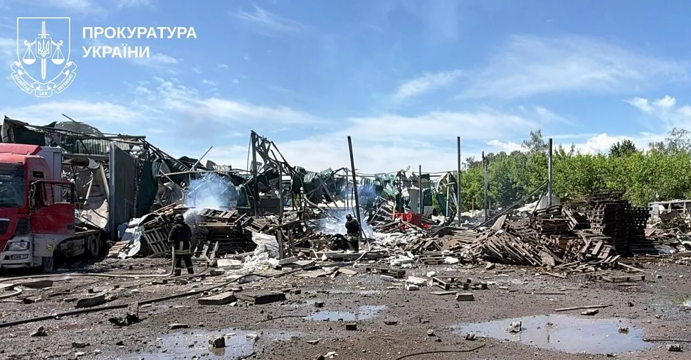 Світлини: ГУНП, Прокуратура України, ДСНС, Ізюмська РВА, ХОВА Минулої доби окупанти завдали ракетного удару по місту Дергачі, а ще — обстріляли 14 населених пунктів, включаючи місто Харків на порталі Gromada Group