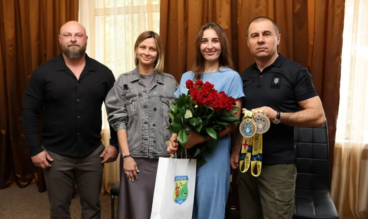 Представниця Дергачівської громади Ірина Лебединець успішно виступила на Чемпіонаті Європи з гирьового спорту у Великій Британії, виборовши 1 і 2 місце серед найсильніших спортсменів.