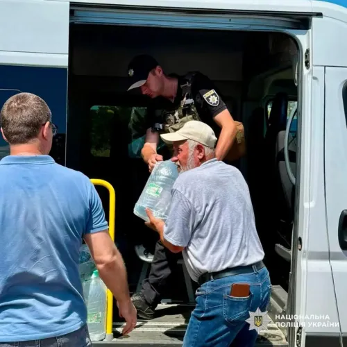 Delivery of humanitarian aid to the village of Dovhenke: law enforcement officers of Izyum region ensured safety at the Gromada Group Media