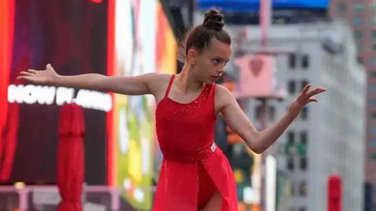 Young gymnast Alexandra Pascal, who lost her leg due to Russian shelling, danced in the heart of New York — in Times Square (VIDEO at the Gromada Group Media