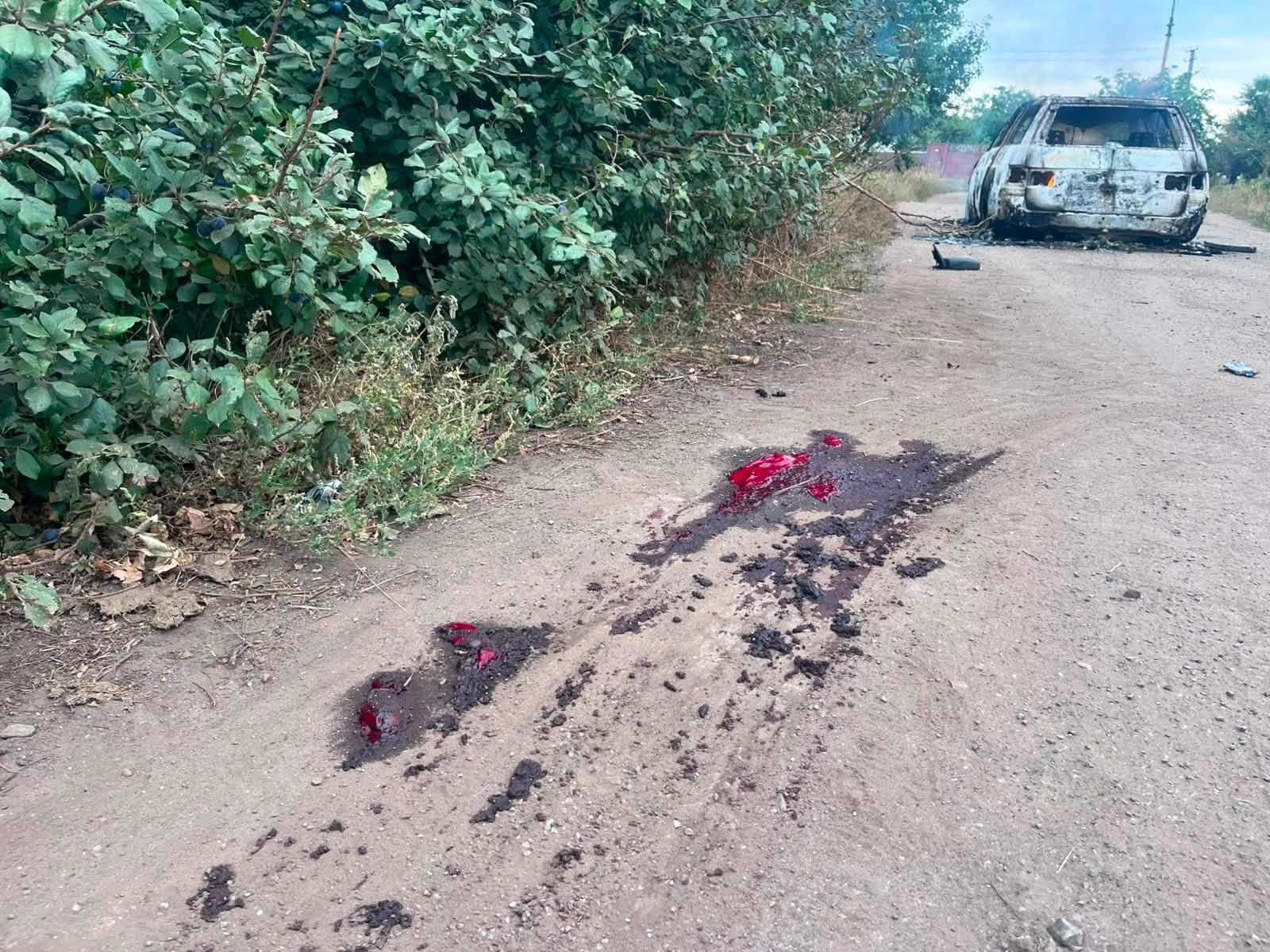 У Зеленому Гаї ворожий дрон влучив в автомобіль: поранені чоловік і жінка - фото 1
