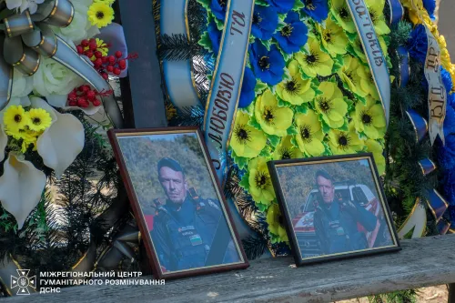 На Нововодолажчині попрощалися із загиблим сапером Юрієм Онацьким  на порталі Gromada Group