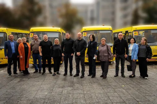 Автопарк закладів освіти Валківської громади поповнився сучасним шкільним автобусом.