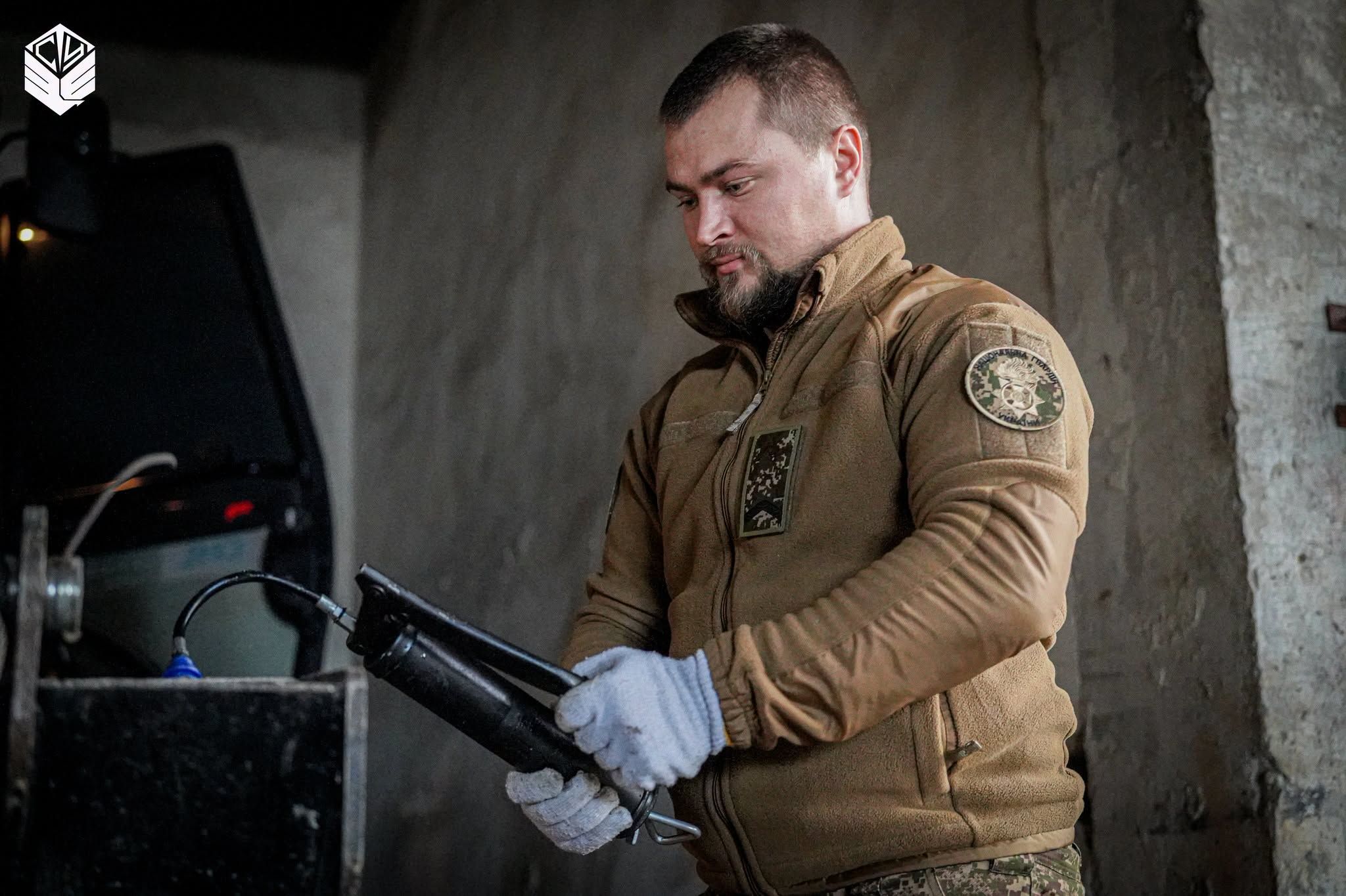 «Кожна машина потребує уваги»: до Дня автомобіліста і дорожника у Нацгвардії розповіли про гвардійця з бригади «Скіф», який дбає про техніку підрозділу - фото 8