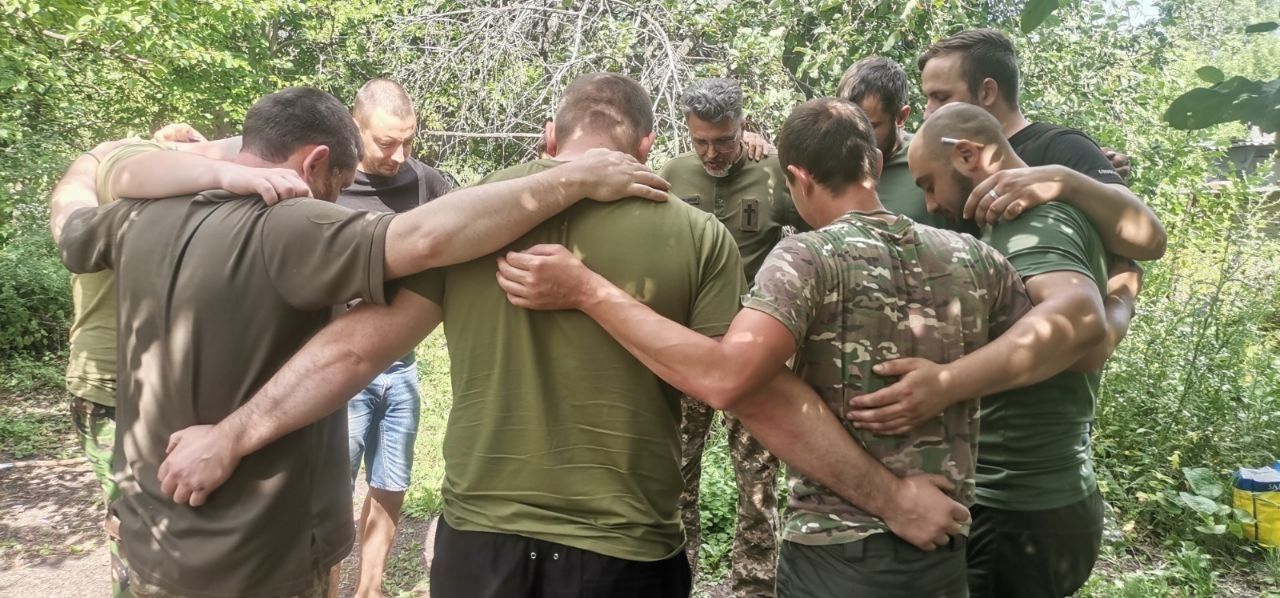 «Бути поруч»: як колишній заступник керівника проектного інституту став військовим капеланом 57-ї бригади - фото 6