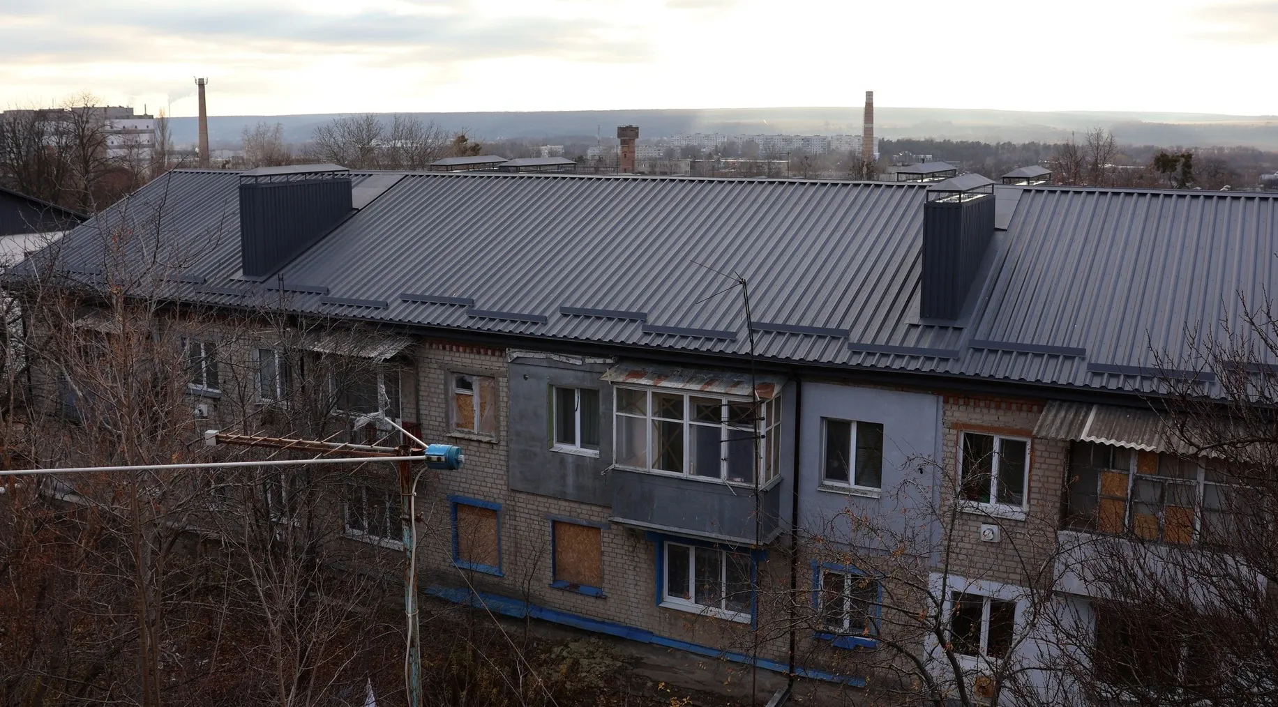 У Дергачах завершено аварійно-відновлювальні роботи будинку №17 на вулиці Центральній.