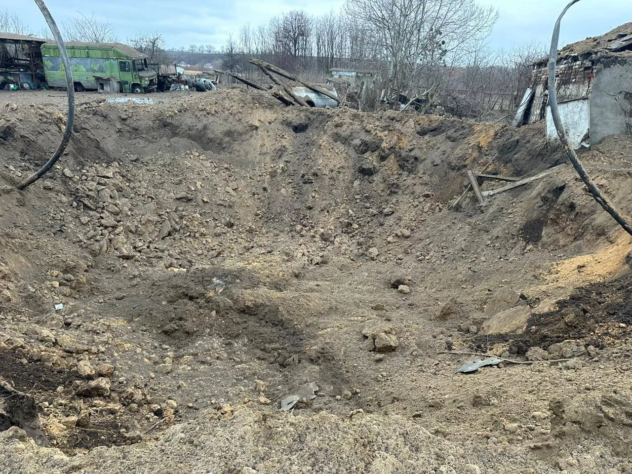 Фото: Віктор Коваленко Три авіаудари по Золочівській громаді: пошкодження будинків, ферми та поранений працівник на порталі Gromada Group
