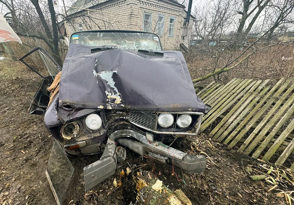 Фото Національна поліції України Поліція розшукує водія, що спричинив ДТП та втік з місця аварії в Харківській області на порталі Gromada Group