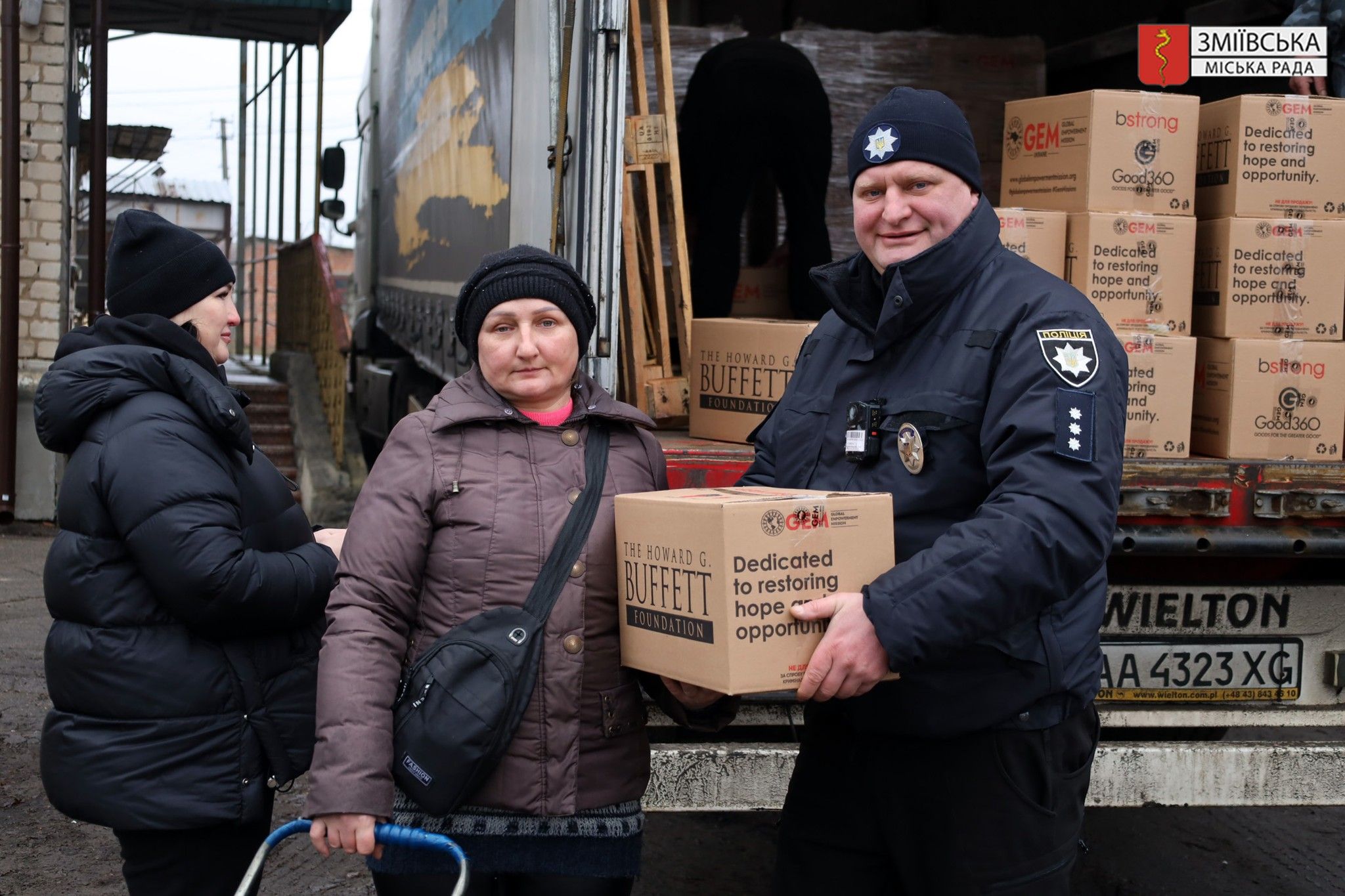 Фото: Зміївська міська рада Жителі Таранівки отримували продуктові набори від «GEM» на порталі Gromada Group