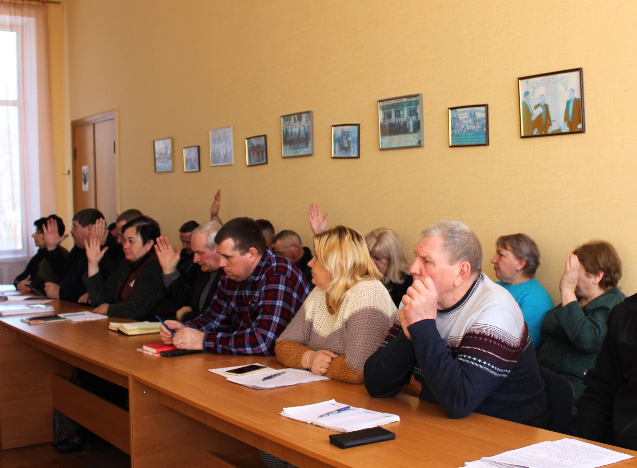Світлина: Сахновщинська громада, фейсбук Відбулося засідання виконавчого комітету Сахновщинської селищної ради. ВІДЕО на порталі Gromada Group