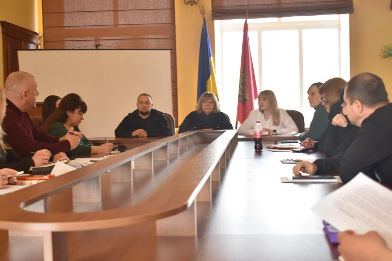 Департамент соціального захисту населення Харківської ОДА У Краснокутську пройша нарада за участі представників служби у справах дітей ХОВА на порталі Gromada Group
