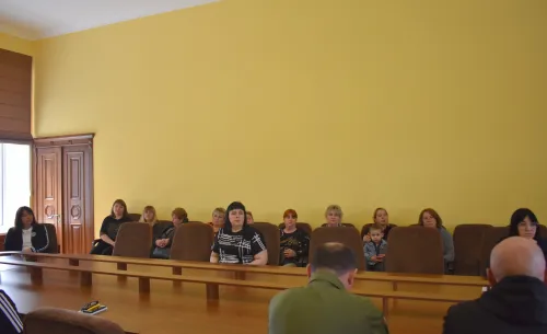 У Краснокутській громаді відбулася зустріч прийомних батьків і батьків-вихователів ДБСТ з представниками служб у справах дітей на порталі Gromada Group