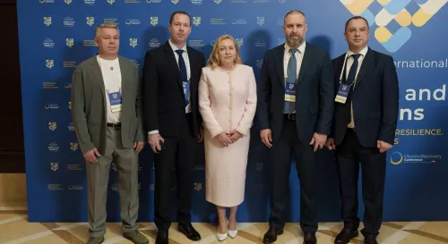 Начальник ХОВА очолив делегацію області на IV Міжнародному саміті міст і регіонів «Партнерство. Стійкість. Готовність» і на панельній дискусії «Безпековий вимір стійкості українських громад і регіонів» розповів про досвід Харківщини, в також акцентував увагу на реалізації регіонального плану стійкості.
