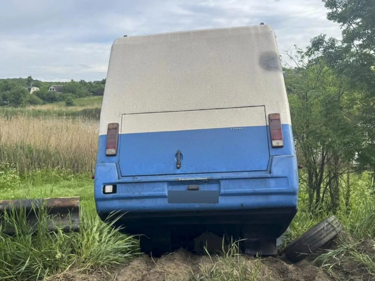 Фото: Національна поліція України Під Харковом пасажирськи27 травня на автодорозі Київ — Харків — Довжанський поблизу населеного пункту Нестеренки Харківського району (між Люботиним та Валками) автобус врізався у вантажний автомобіль. Внаслідок аварії ... на порталі Gromada Group