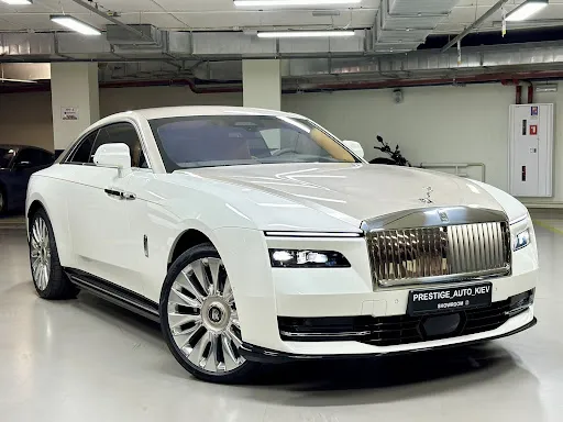 131 автівку, яка підпадає під податок на розкіш, завезли в Україну за 5 місяців 2025 року, за даними Міністерства економіки. З них 43% поїхали до столиці, а ще 13% — до Київської області. Найбільшим попитом в luxury сегменті користуються автівки Porsche та Mercedes-Benz – 84% усіх завезених цьогоріч.