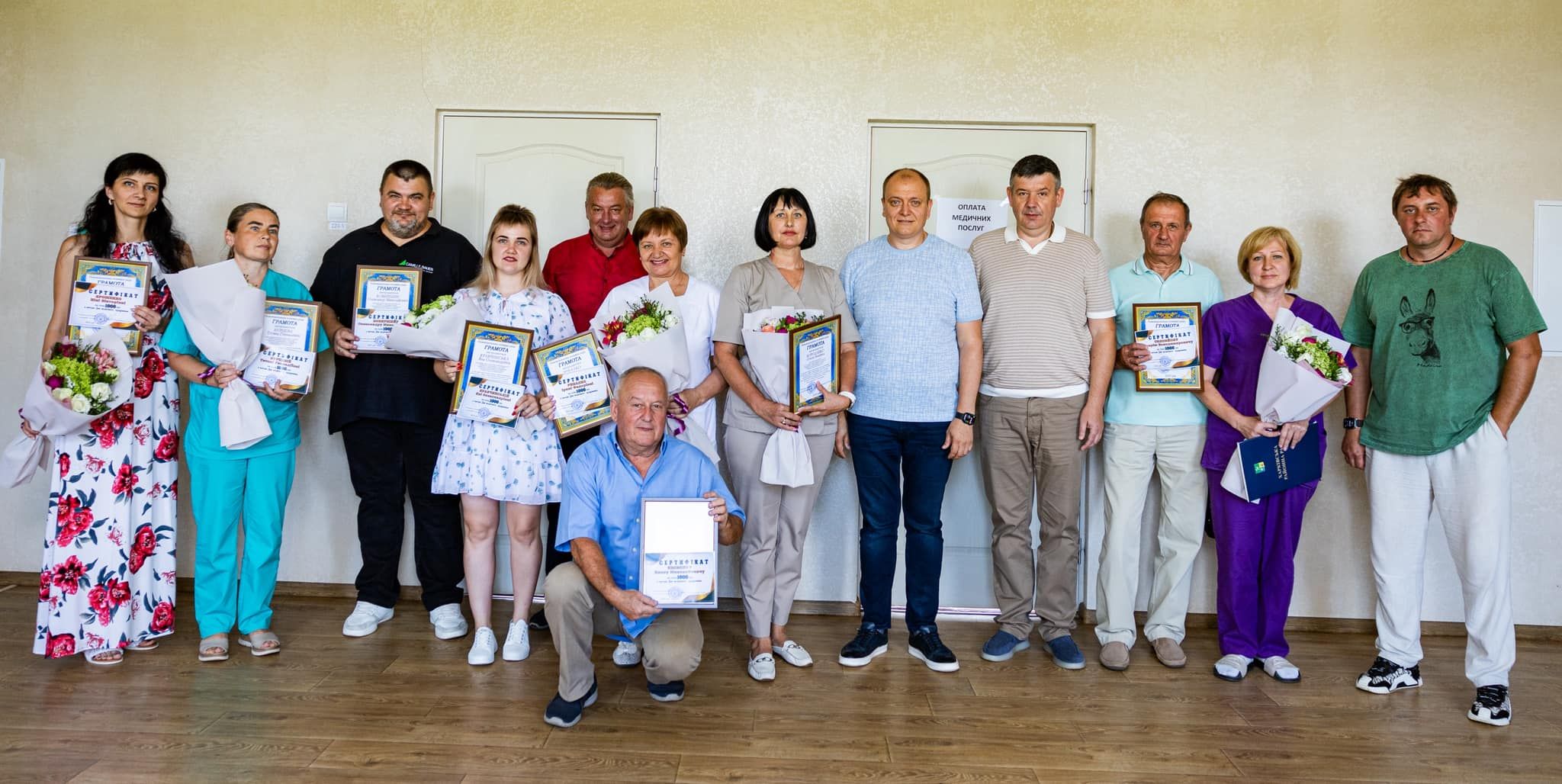 Світлини: Нововодолазька селищна рада Медиків Нововодолазької громади привітали з професійним святом на порталі Gromada Group