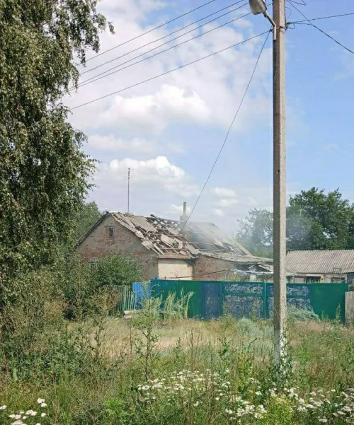 Російські дрони знищили три будинки у Баранівці: триває евакуація останніх жителів на порталі Gromada Group