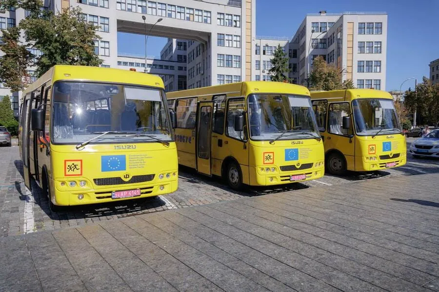 Communities of Kharkiv region received new school buses – Oleg Synegubov at the Gromada Group Media