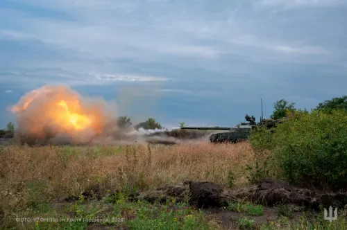 У 57-й бригаді показали роботу екіпажу танка Т-64БМ «Булат» на порталі Gromada Group