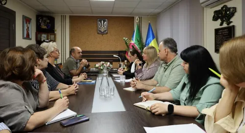 За дорученням начальника Харківської ОВА Олега Синєгубова проведено захід «Сила у підтримці». Зустріч у Біляївській селищній територіальній громаді відбулася за участі представників Департаменту соціального захисту населення, служби у справах дітей ХОВА, органів місцевого самоврядування, Харківського обласного центру соціальних служб та місцевих фахівців із соціальної роботи.