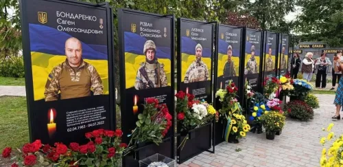 У Геніївці відкрили Алею Слави на честь семи полеглих захисників на порталі Gromada Group
