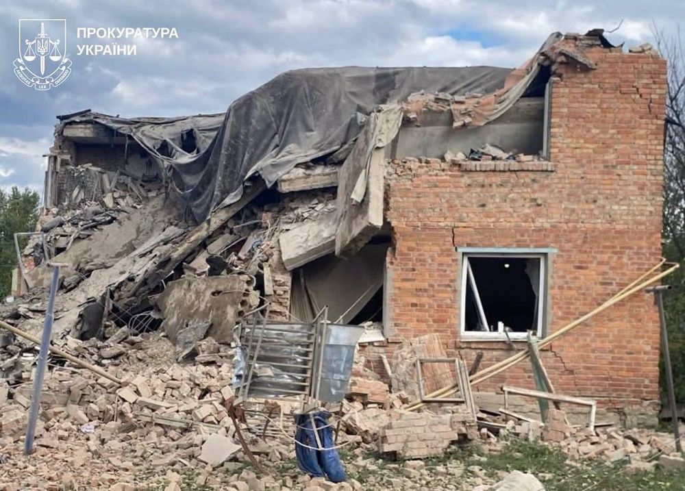 Минулої доби ворог обстріляв 22 населені пункти Харківщини, є вбиті та поранені - фото 5