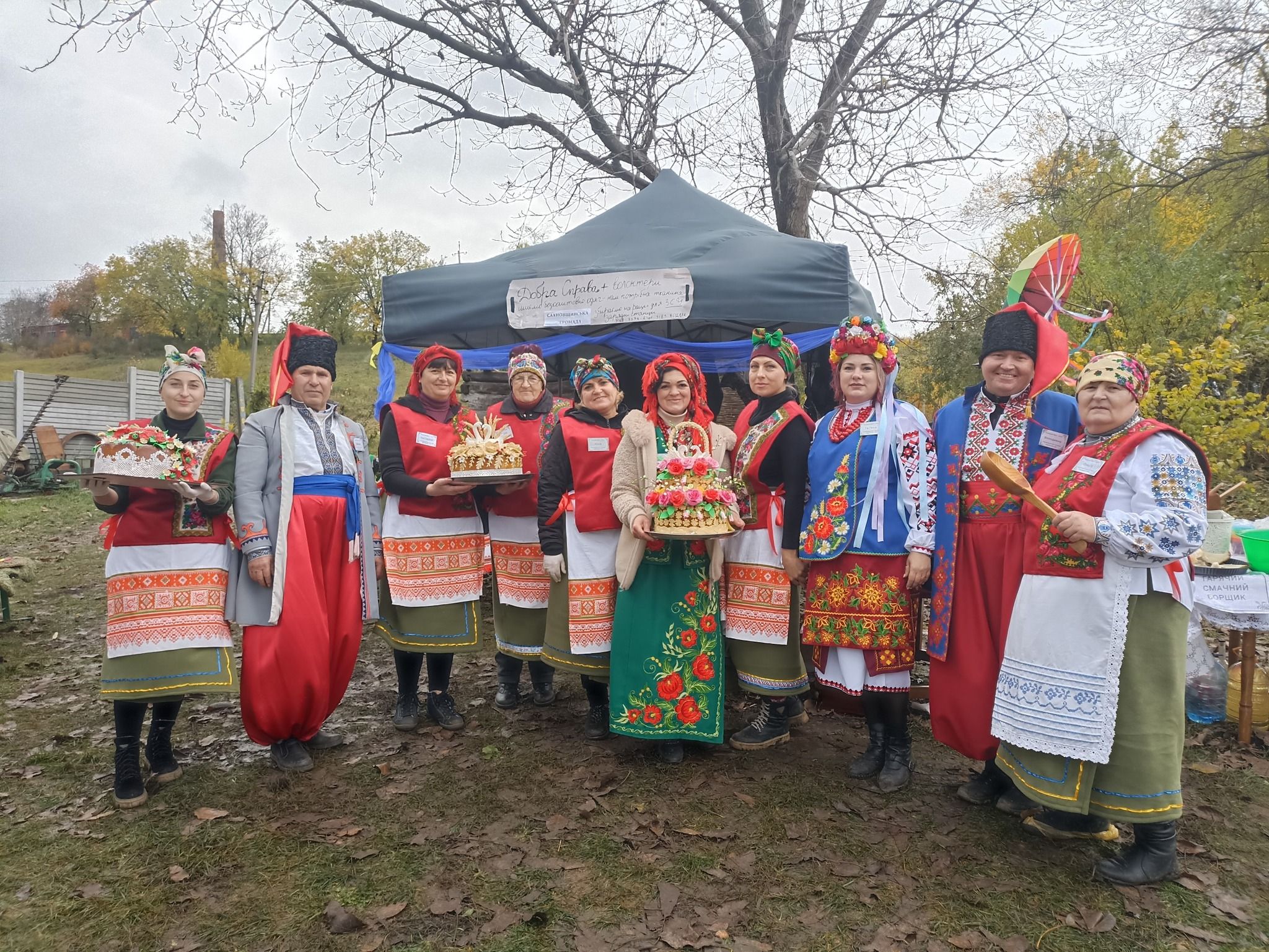 Команда з Сахновщини "Добра Справа" та ннеперевершена майстриня-коровайниця Леся Шикітка взяли участь у шостому "Коровай-фесті - 2025"  на порталі Gromada Group