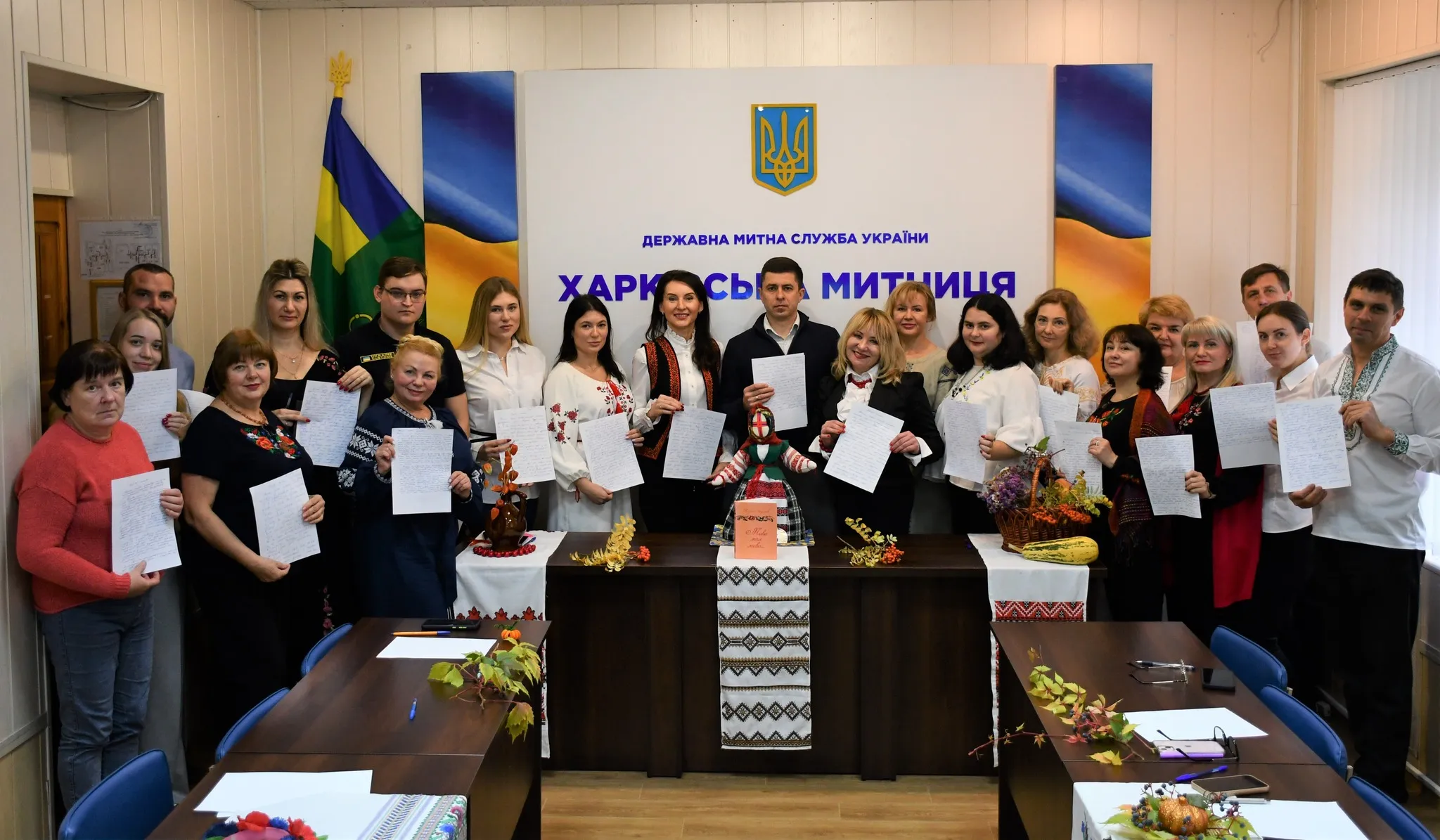 United by their native word – Kharkiv customs officers joined in writing the Radio Dictation of National Unity (PHOTO) at the Gromada Group Media