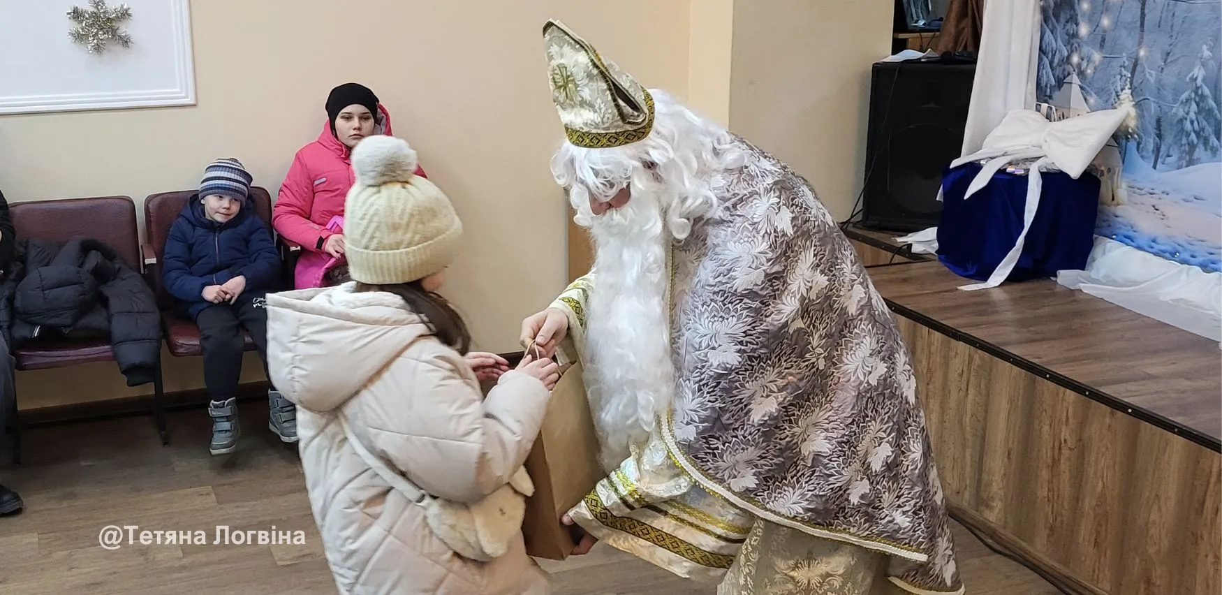 Фото: Тетяна Логвіна Мрії 94-х дітей зі Зміївської громади здійснили «помічники» Святого Миколая з усієї країни на порталі Gromada Group