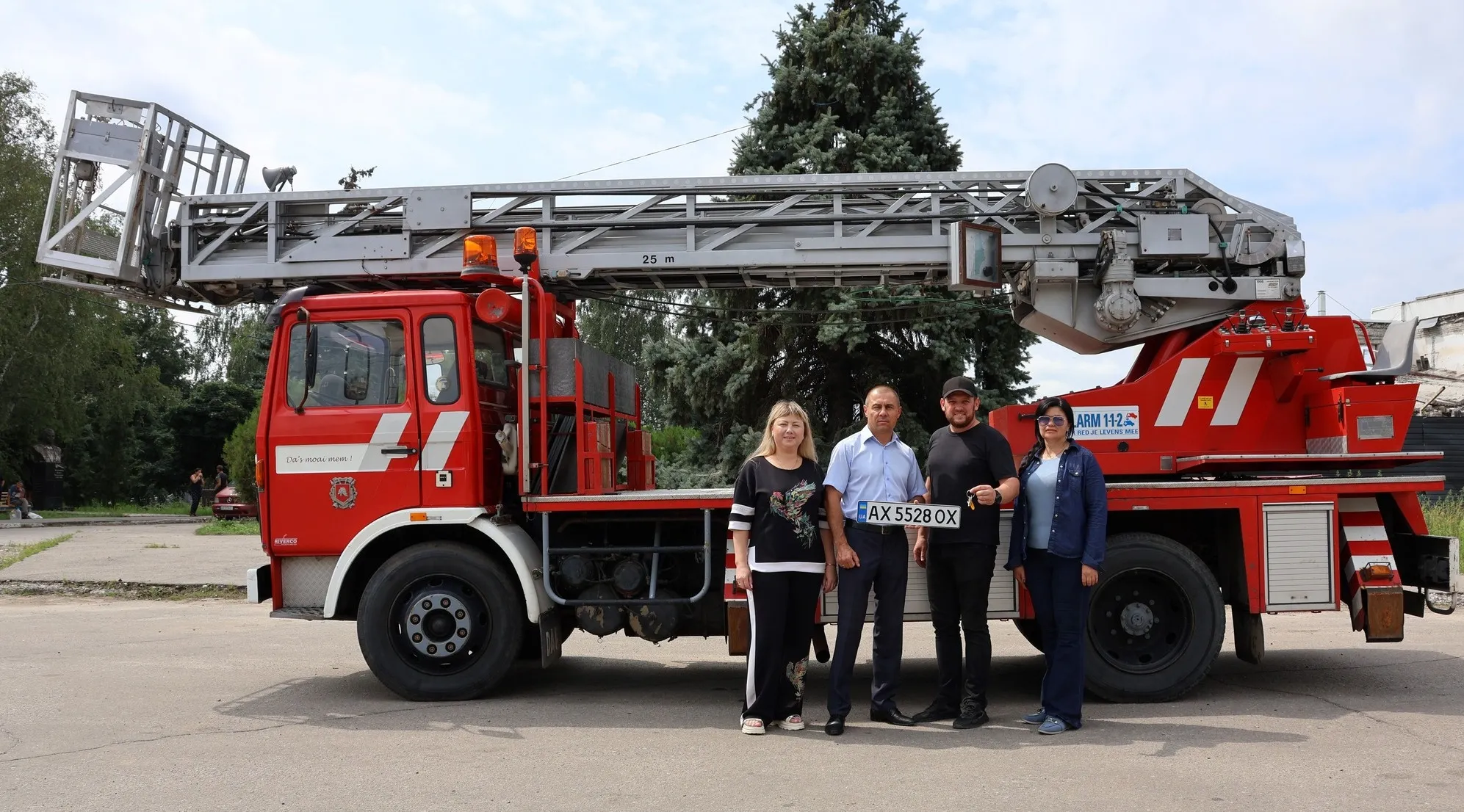 Дергачівська громада отримала спеціалізований автомобіль DAF 1300 DT340, оснащений телескопічною висувною драбиною довжиною 25 метрів. Раніше ця техніка використовувалася пожежною службою провінції Фрисландія (Нідерланди).