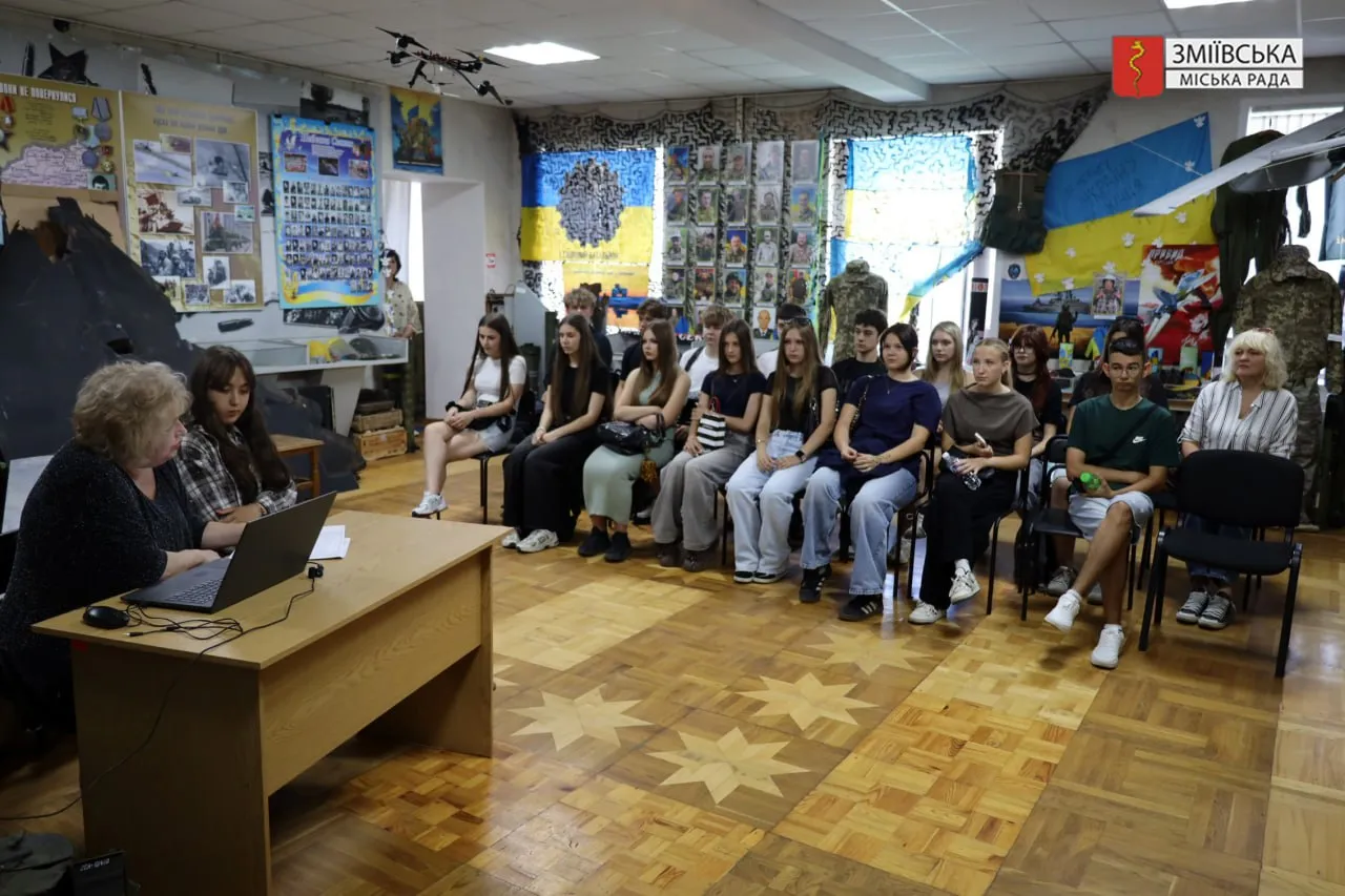 У Зміївському краєзнавчому музеї провели захід до Дня вшанування пам’яті Захисників і Захисниць України на порталі Gromada Group