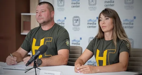 Про це під час брифінгу розповіли начальник Обласного центру підготовки громадян до національного спротиву Валерій Колянда та учасниця навчального курсу Анна Ніконенко.