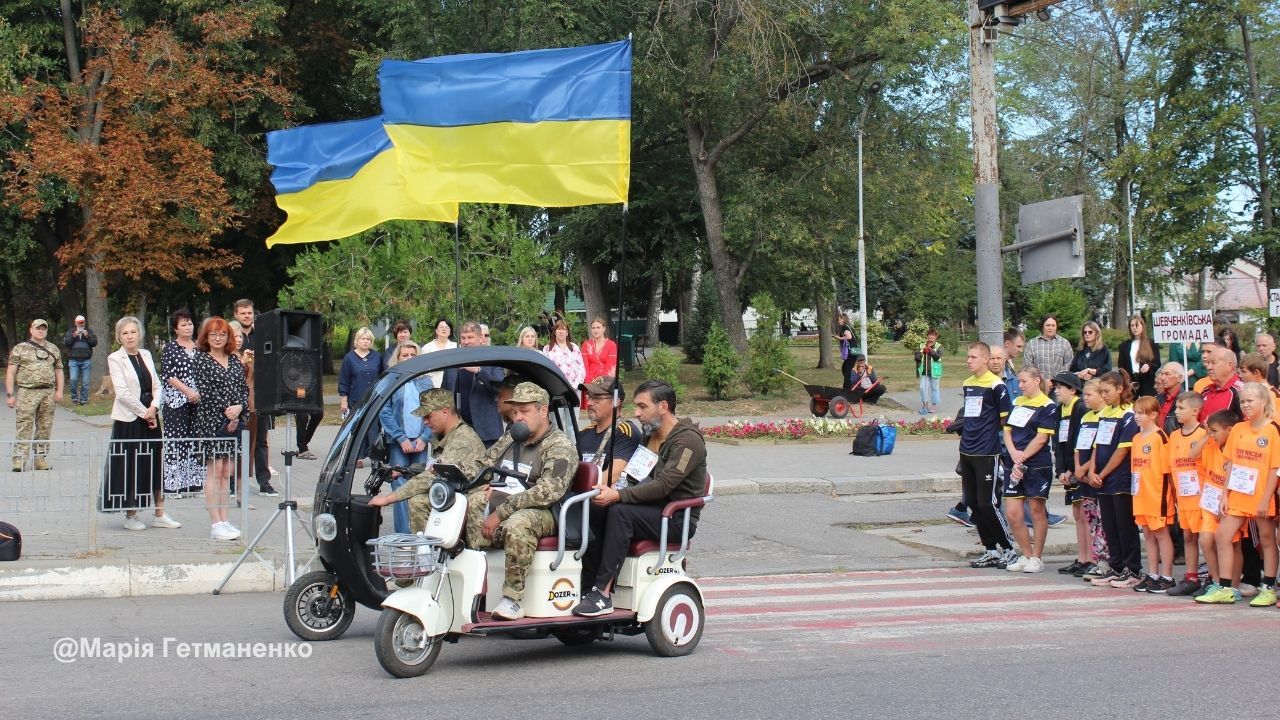 У Змієві відбувся обласний забіг «Шаную воїнів, біжу за Героїв України» - фото 3