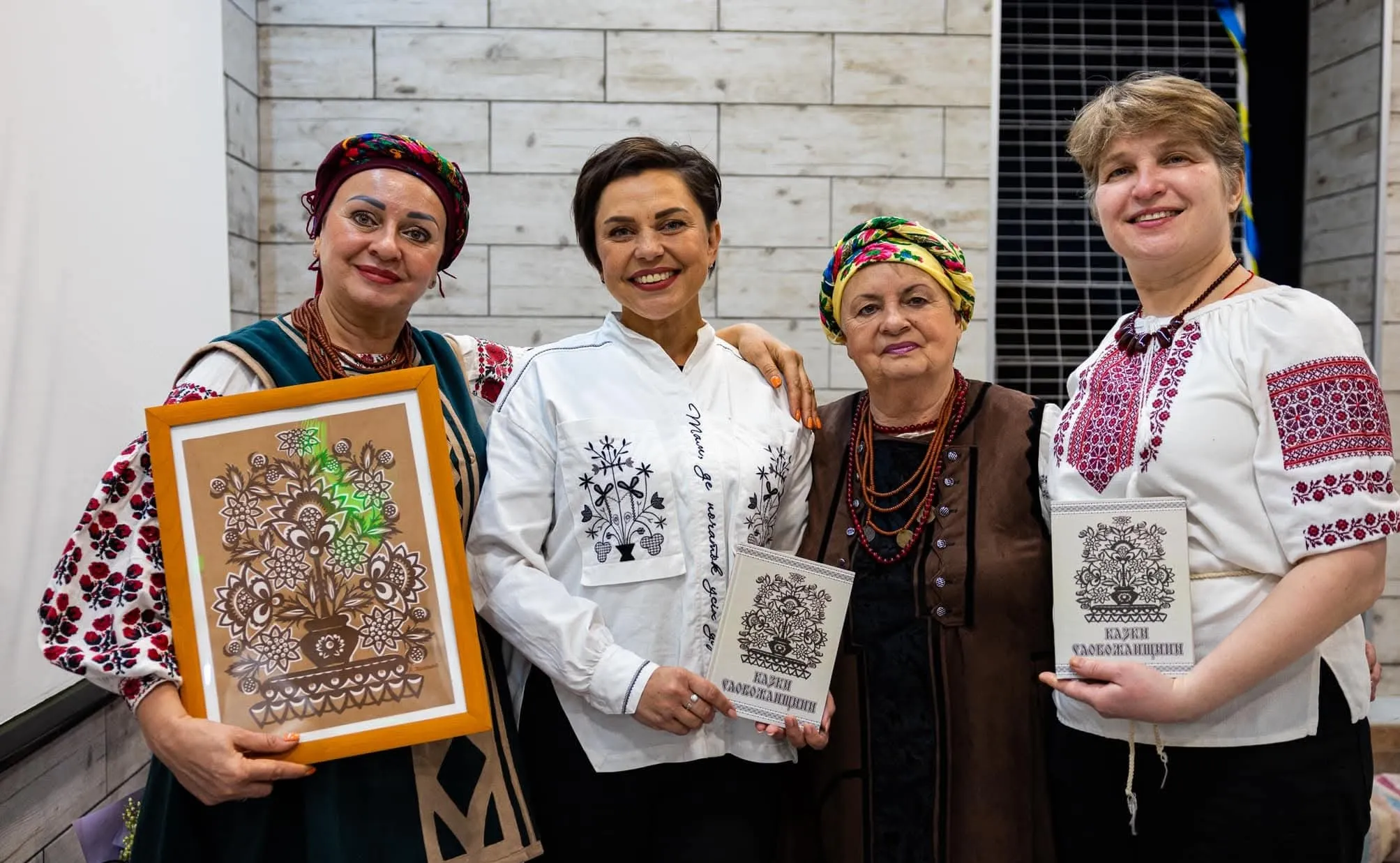 Світлини: Нововодолазька селищна рада Нововодолазький гурт «Вербиченька» презентував збірку «Казки Слобожанщини» на порталі Gromada Group
