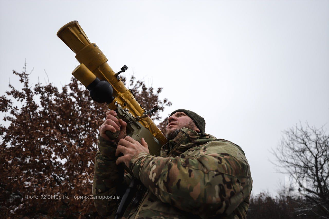 Від автомата піхотинця до танкової гармати: бригада Чорних Запорожців показала зброю, якою воює проти російських окупантів - фото 4