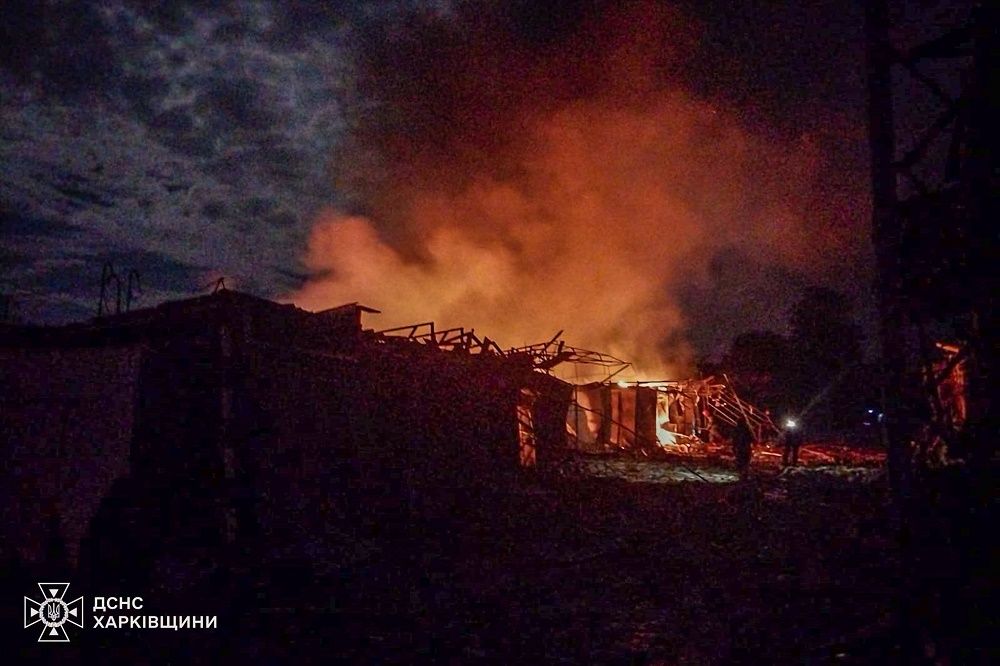 Минулої доби ворог обстріляв житлову 9-поверхівку та багато інших будинків, є жертві та постраждалі - фото 4
